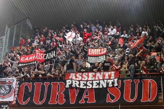 E possono far festa anche i tanti tifosi del Milan giunti a Genova: il 2-2 è  il  risultato più giusto. LaPresse